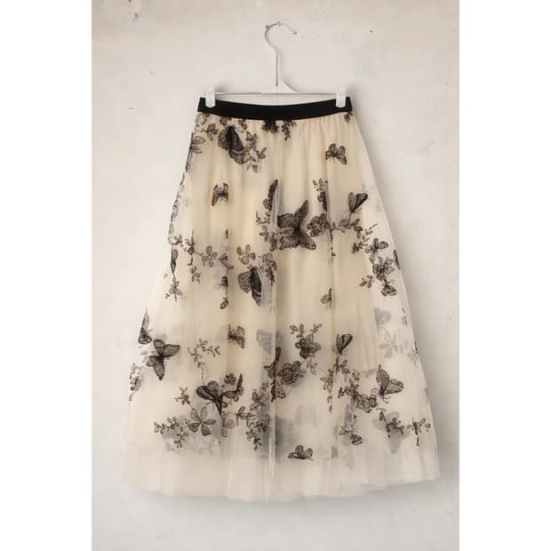 나비 쉬폰 화이트 스커트