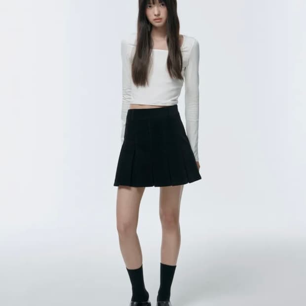 무신사 스탠다드 우먼즈 코듀로이 플리츠 미니 스커트 [블랙]