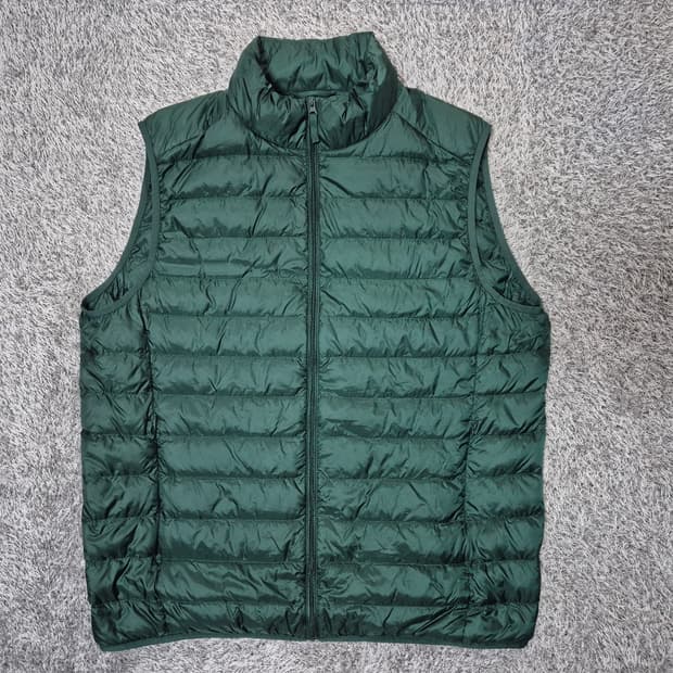 유니클로 남성 경량 다운 패딩 조끼 XL