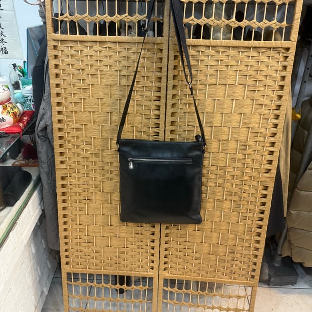 정품 루이비통 타이가 사샤 메신저백 팝니다
