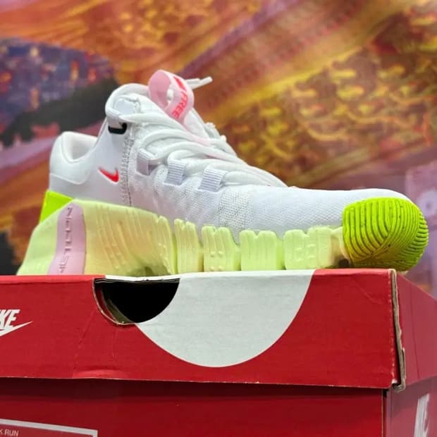 나이키 프리 메트콘 5 화이트 베얼리 볼트 여자런닝화