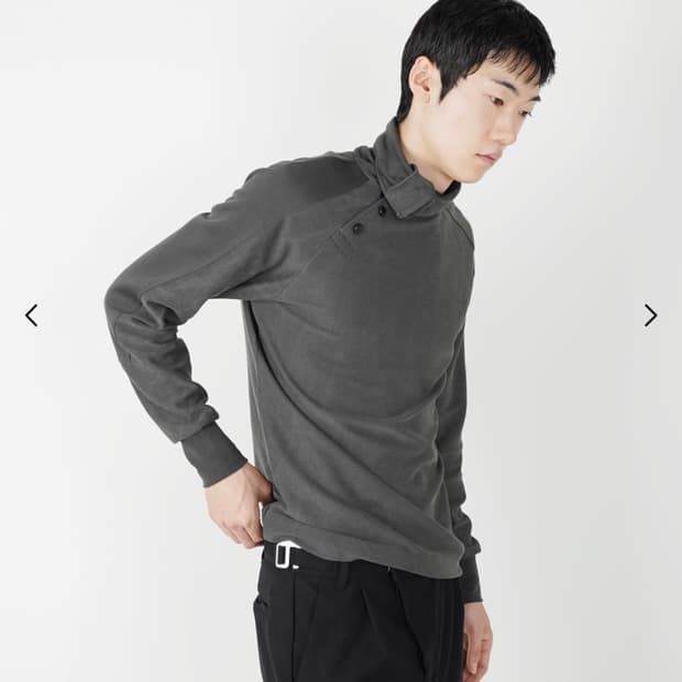 폼리쉬 버튼 하이넥 롱슬리브