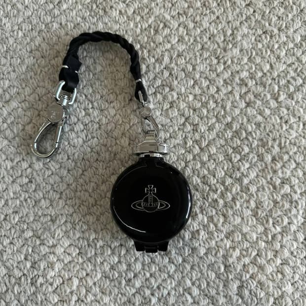 비비안웨스트우드 휴대용 재떨이 블랙