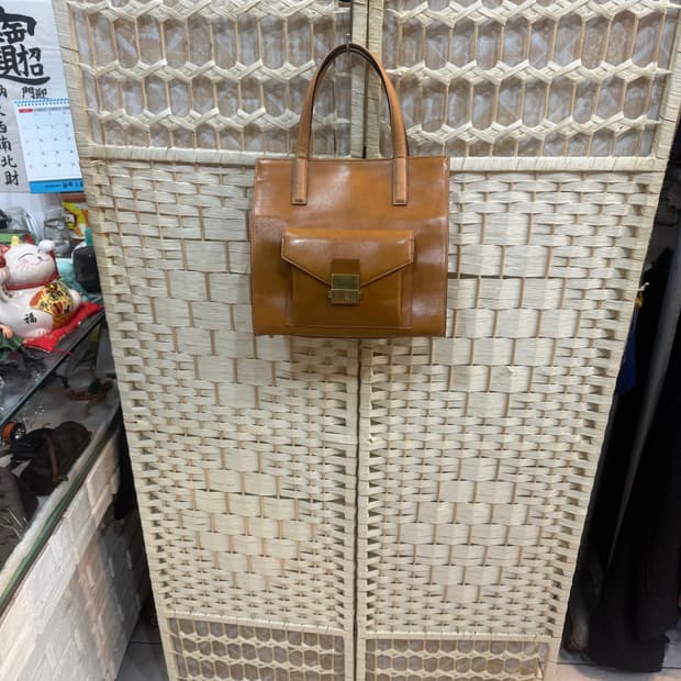 정품 펜디 레더 토트백 팝니다