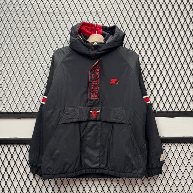 NBA X 스타터 시카고불스 아노락 패딩 점퍼 후면 빅로고 디테일 블랙