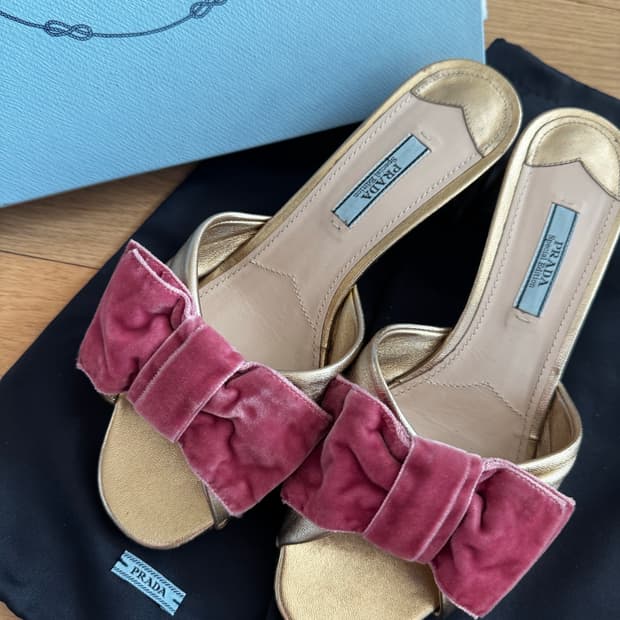 프라다  벨벳리본 샌들