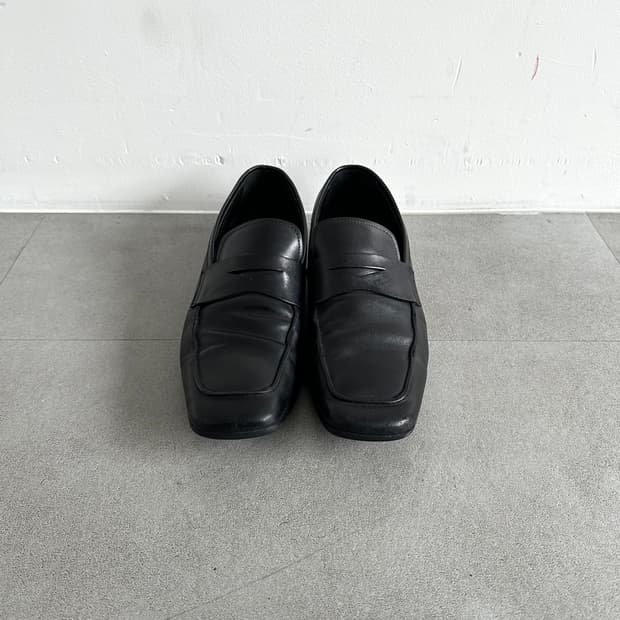 프라다 아카이브 스퀘어토 페니로퍼