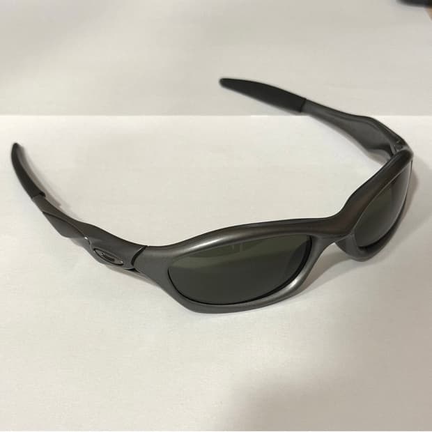 오클리 언노운 2004 그레이