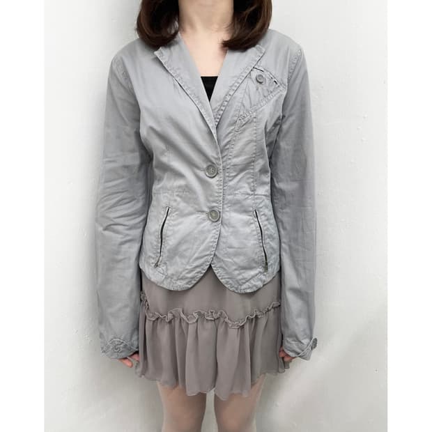 그레이 절개 버튼 자켓