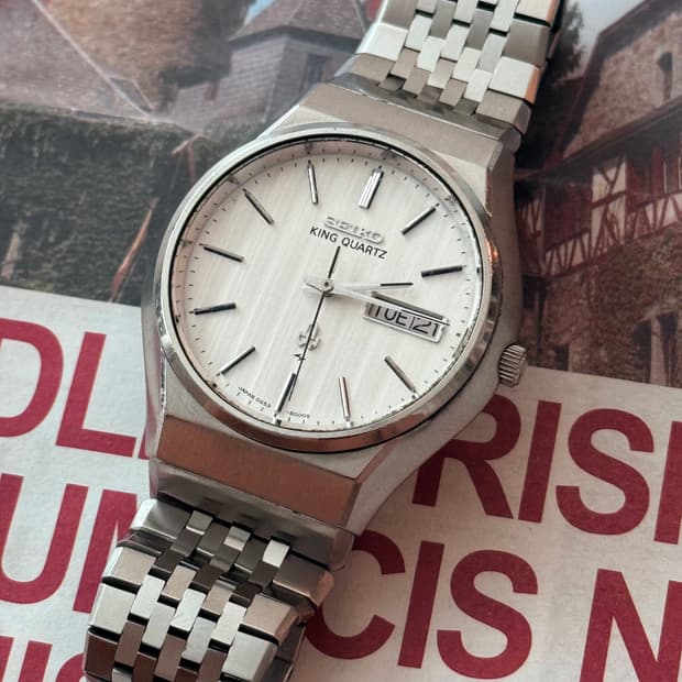 Seiko 세이코  King Quartz 핀스트라이프 데이-데이트