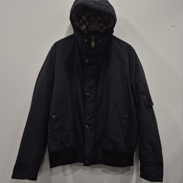 버버리 블랙 후드 MA-1 스타일 점퍼 남성 105사이즈