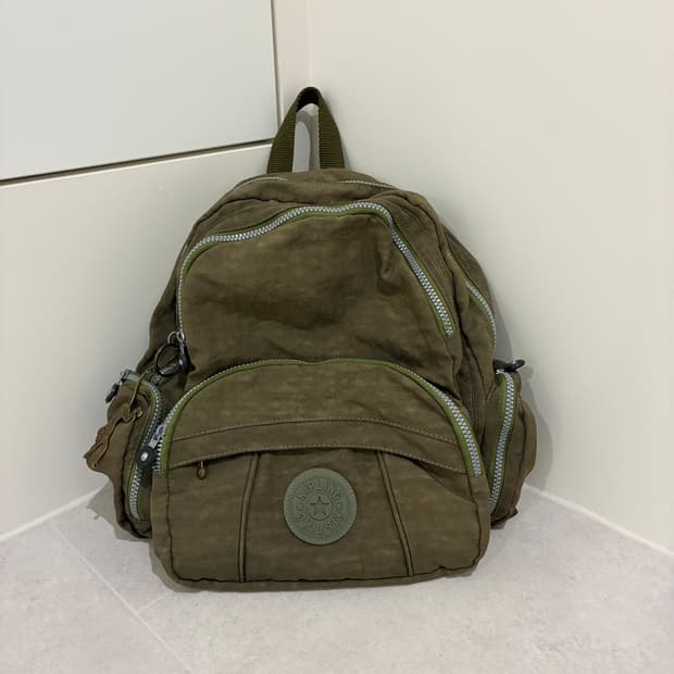 키플링 카키 백팩