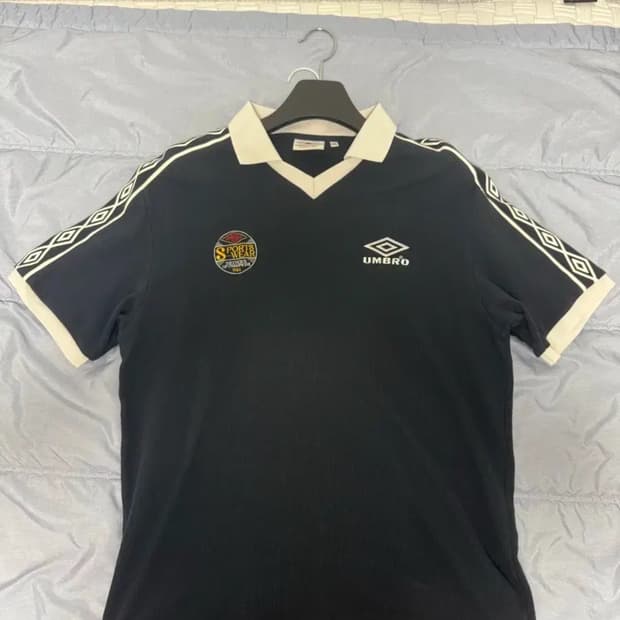 엄브로 사커 티