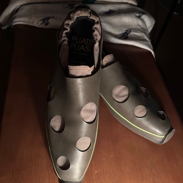 Issey miyake pleats please shose 