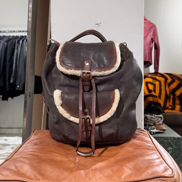 버버리 레더 브라운 시어링 숄더백