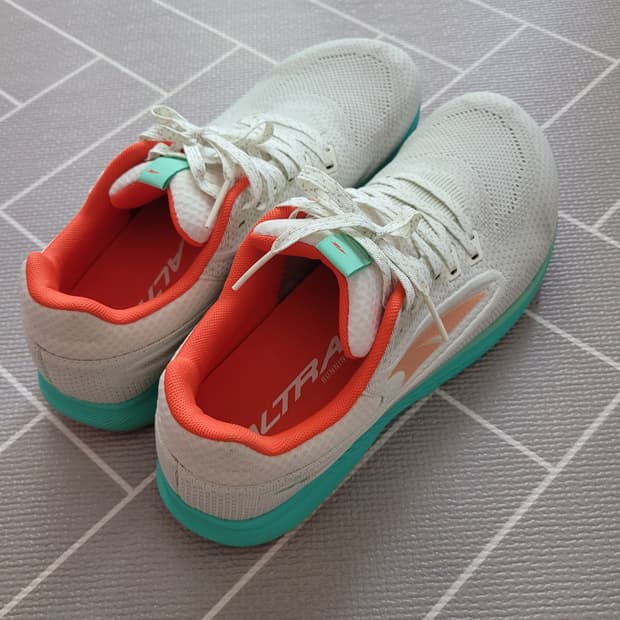 1회착) 알트라 에스칼란테 3 러닝화 275