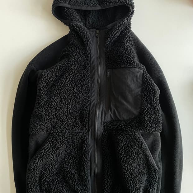 유니클로 화이트마운티니어링 후드 자켓 때