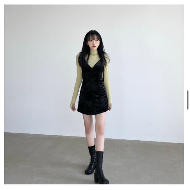 라뇨 체리퀴리 벨벳 아일렛 원피스