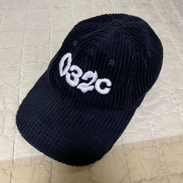 032c 글리치 로고 볼캡