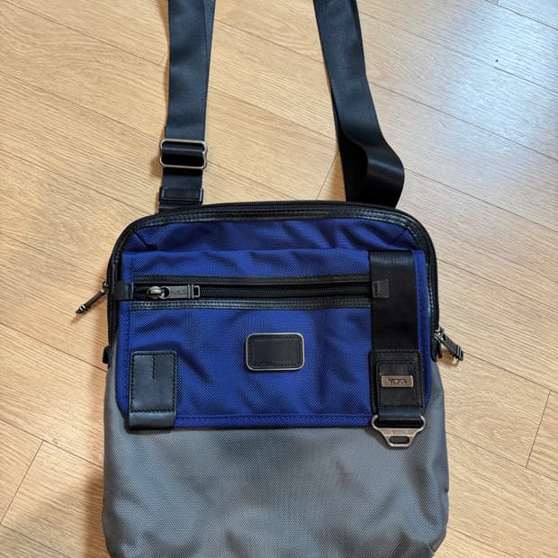 투미 메신저백