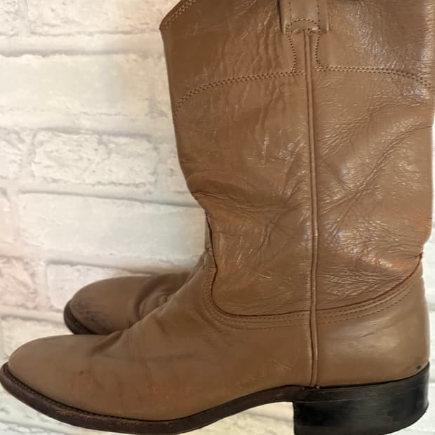 Brown leather boots 