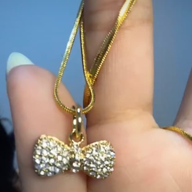 빈티지 골드 색상 리본 목걸이