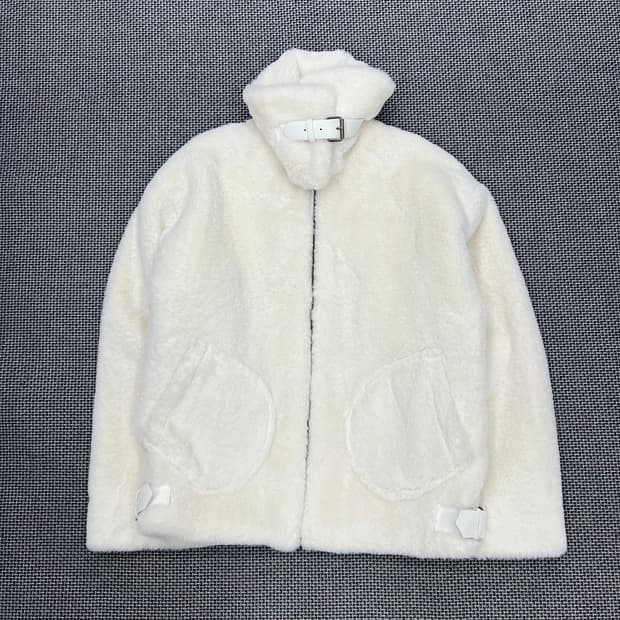 빈티지 화이트 하이넥 버클 퍼자켓