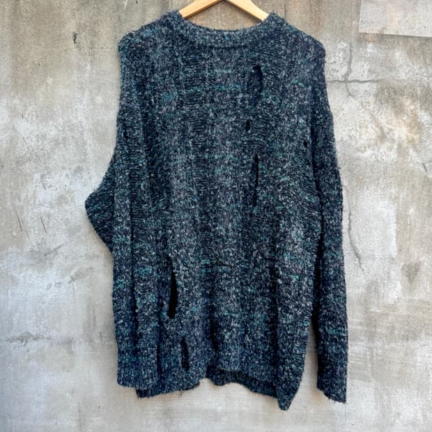 블랙웨어 커팅 디테일 헤비니트