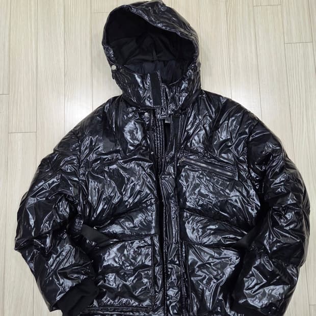 메종미네드 유광 벨티드 구스다운 M사이즈