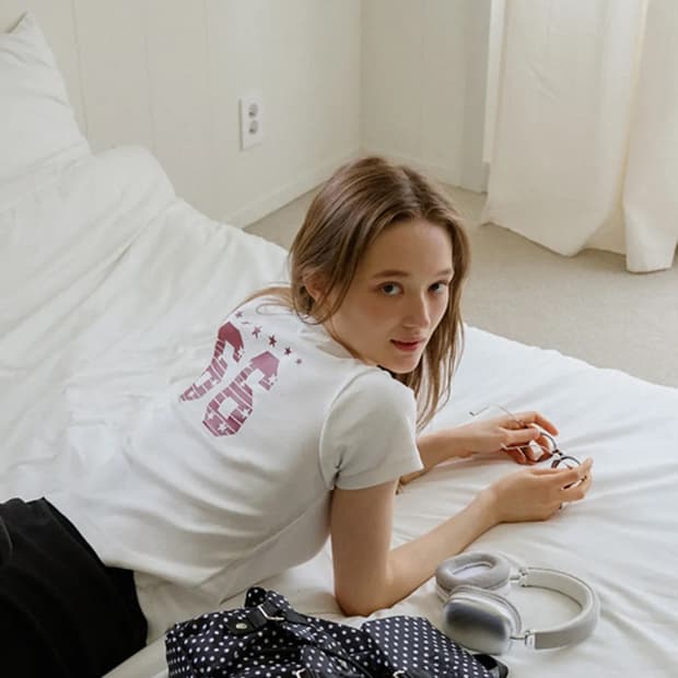 레터리 넘버 포인트 티셔츠 화이트