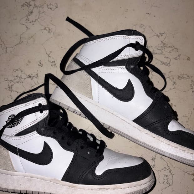 Nike Jordan 1 mid (230)