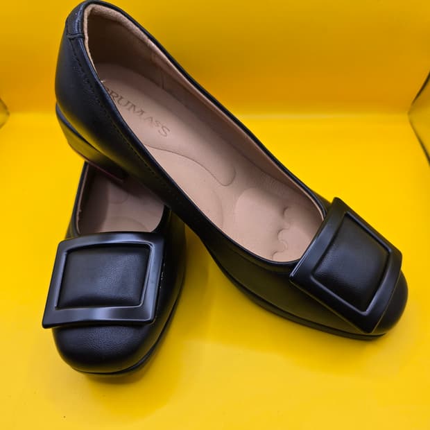 제품: BRUMASS(브루마스) 여성 가죽 펌프스
사이즈 225 / 굽 