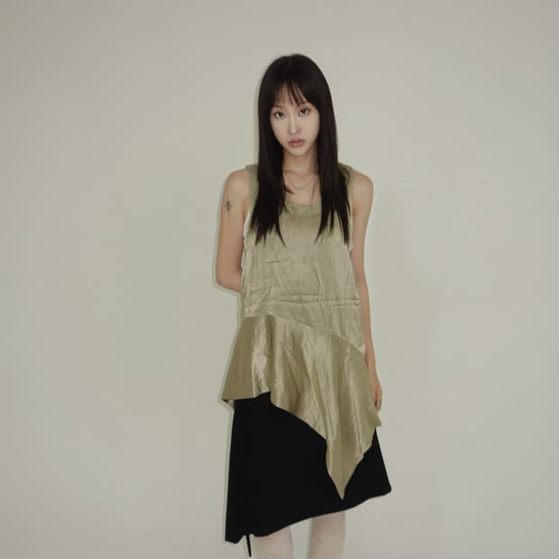 꼼데가르송 아시메트릭 컷 벨벳 슬리브리스 탑