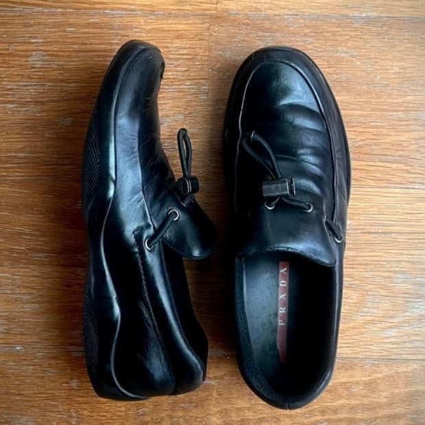 프라다 토글 로퍼 블랙