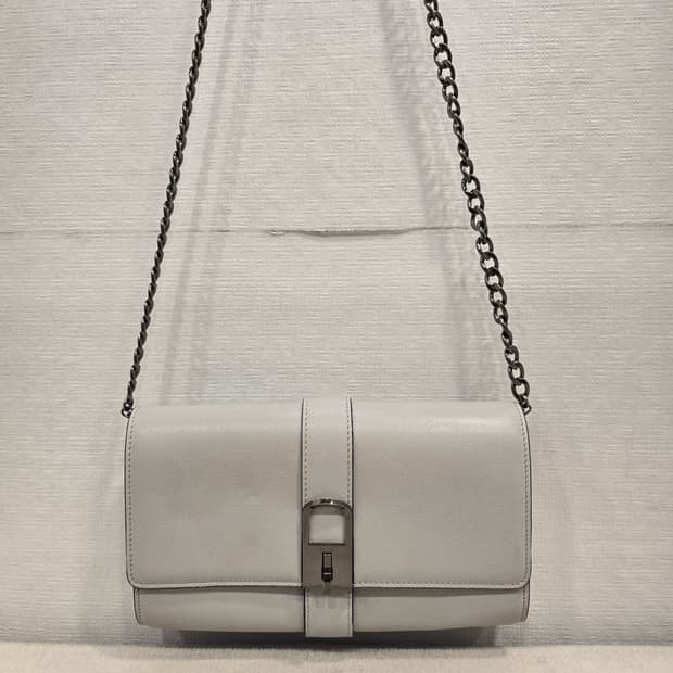 로사케이 아이보리 체인 크로스백 겸 클러치백 가방