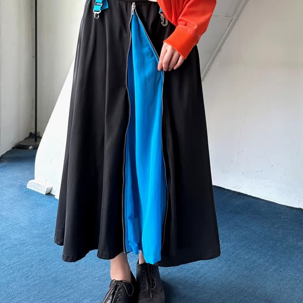 Silky fabric front zip design skirt