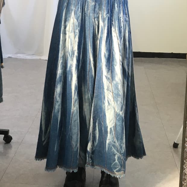 Washing denim skirt
