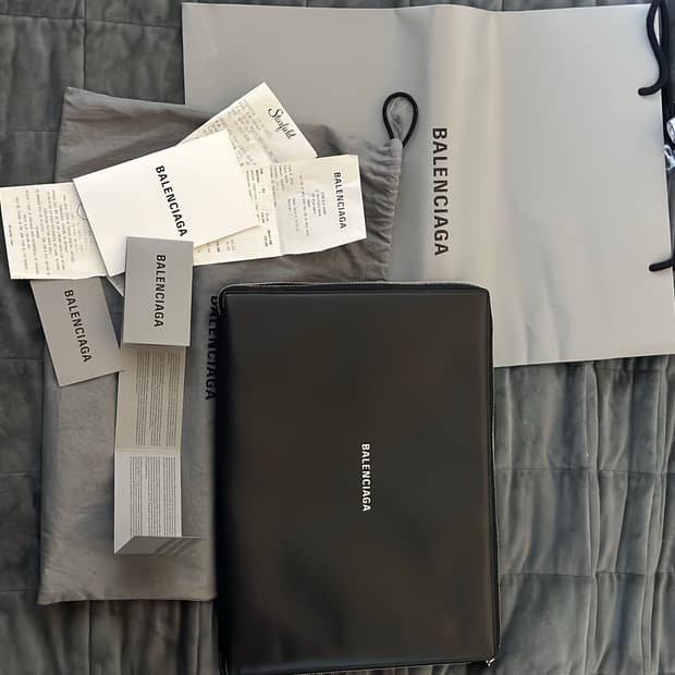 발렌시아가 클러치 백