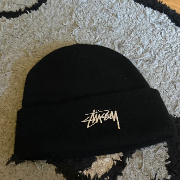 스투시 스탁 커프 비니 블랙