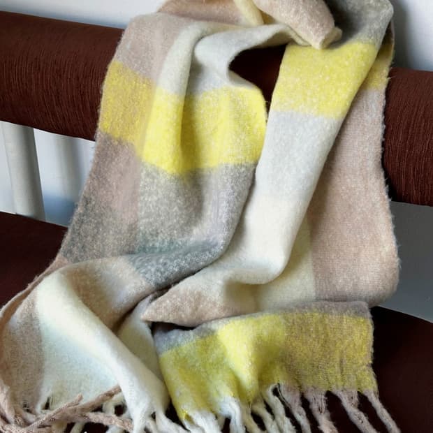 Bold silhouette wide design muffler