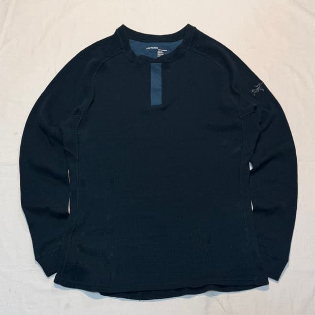 아크테릭스 레디움 와플 써멀 헨리넥 롱슬리브 네이비