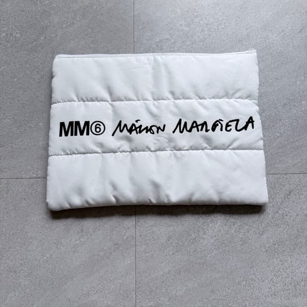 [OS] mm6 메종 마르지엘라 패디드 파우치