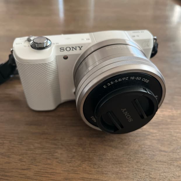 작례⭕️ 소니 a5000 미러리스 디지털카메라 디카 + 충전기