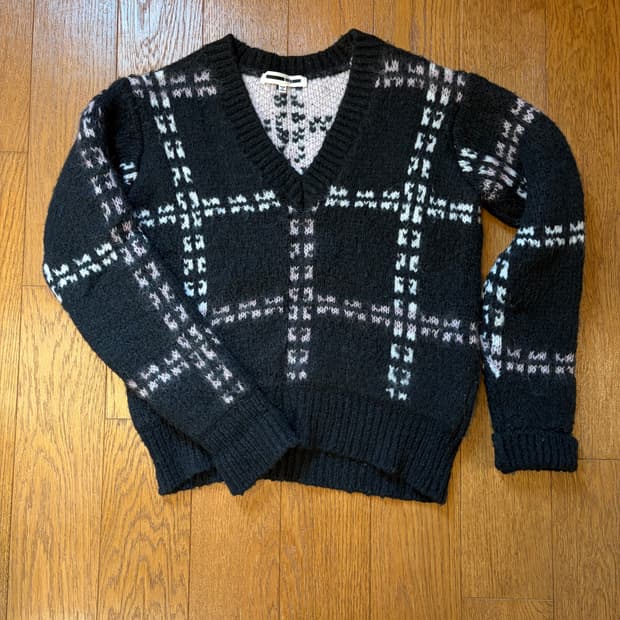 알렉산더 맥퀸 블랙 브이넥 니트