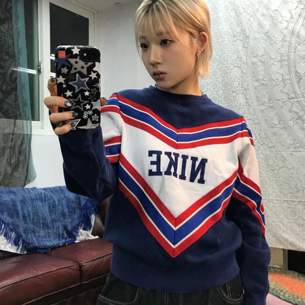 나이키 여성 자수 빅로고 기모 크롭 맨투맨