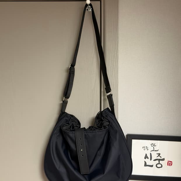 해칭룸 크로스백 Wavy Bag High Density Nylon