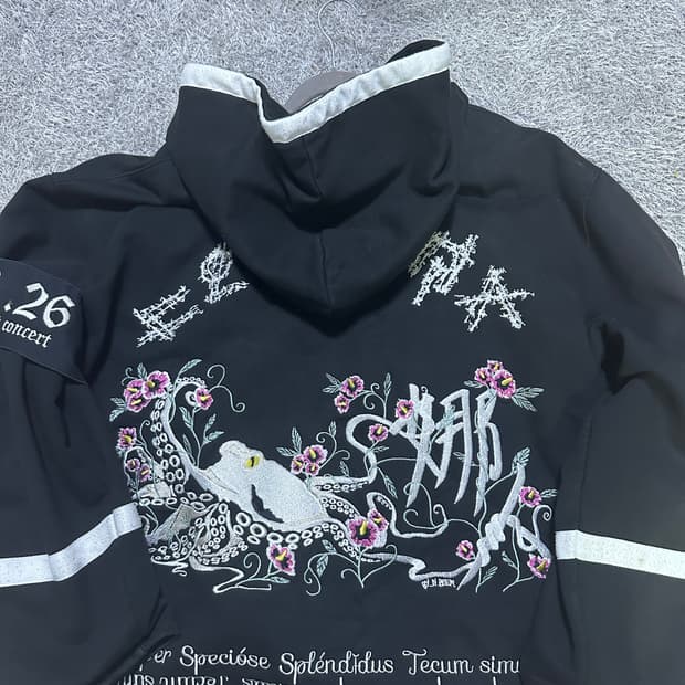 나인옥토퍼스 흰문어 후드 초판 (완장포함)