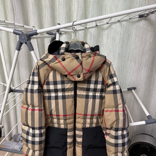 버버리 체크 후드 패딩 베이지