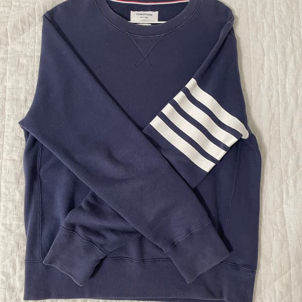 톰브라운 사선완장 네이비 맨투맨 2사이즈