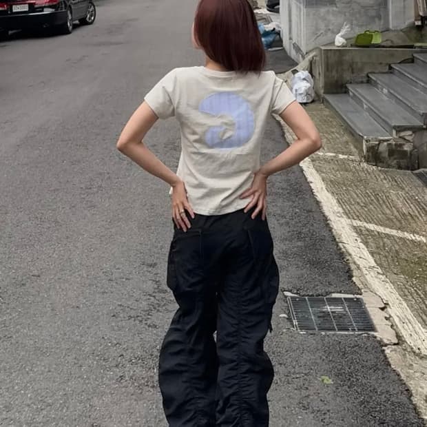탄산마그네슘 혼 아플리케 티셔츠 아이보리